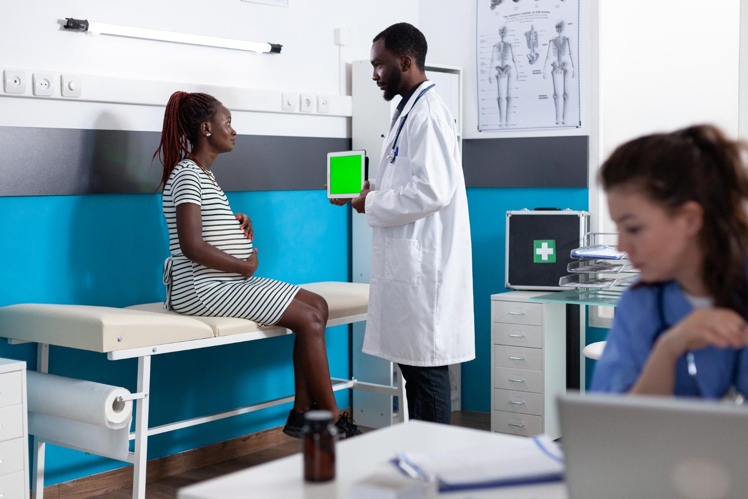 physician-showing-tablet-with-vertical-green-screen-pregnant-woman-adult-expecting-baby-looking-chroma-key-with-isolated-template-mockup-background-healthcare